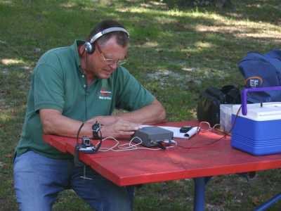 Bob, W7KU is taking a turn on 40 meter CW using Dave, W0CH's K1 and end-fed wire antenna.